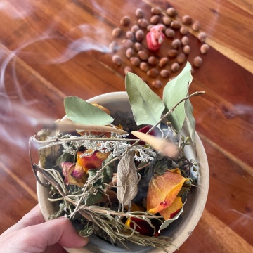 Wildkräuter-Blumen-Räuchermischung