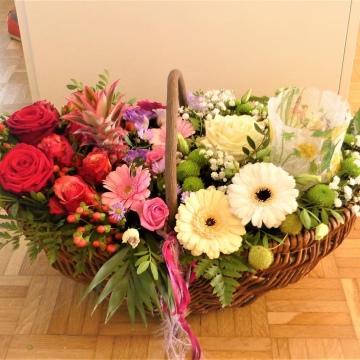 Jubiläums Blumen-Früchtekorb